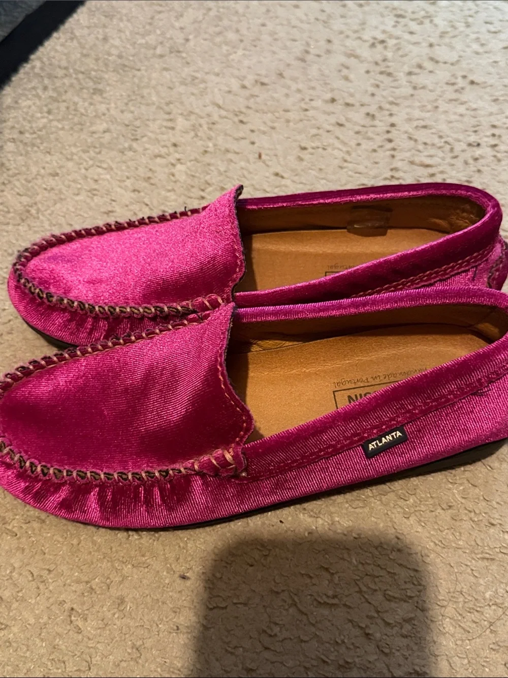 Girls size 36 or 4 Pink Velvet fuchsia  Atlanta Moccasins